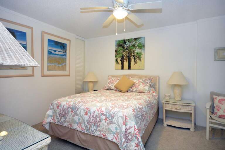 QUEEN-BEDROOM