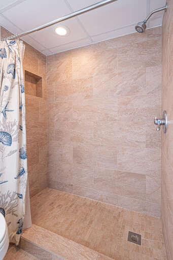 MASTER-BATHROOM
