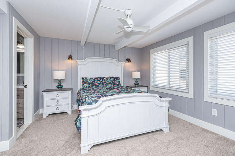 QUEEN-BEDROOM QUEEN-BEDROOM