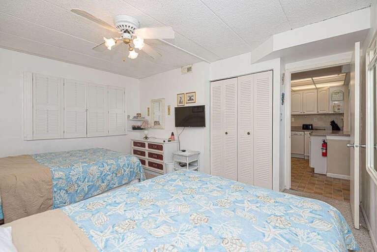 TWO-QUEENS-BEDROOM TWO-QUEENS-BEDROOM