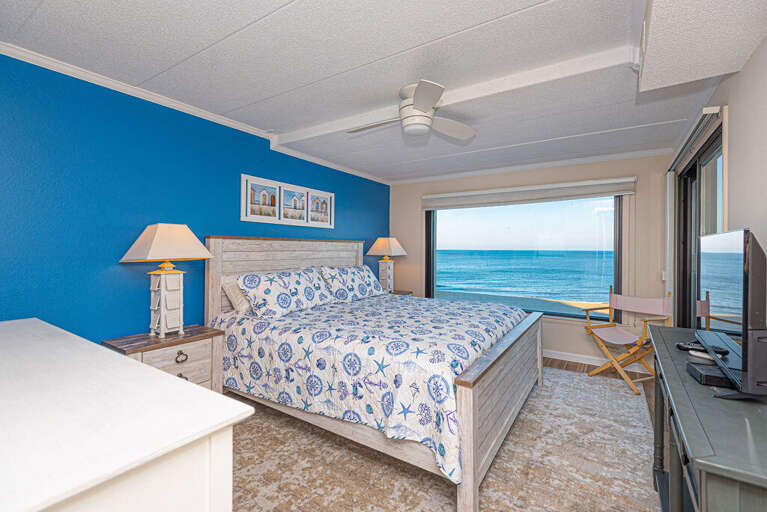 Marigot Beach 401- Ocean-Front-Master Bedroom King