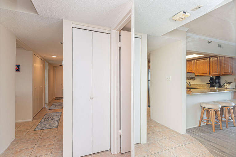 Marigot Beach 401- Hallway