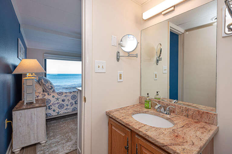 Marigot Beach 401-Master Bathroom