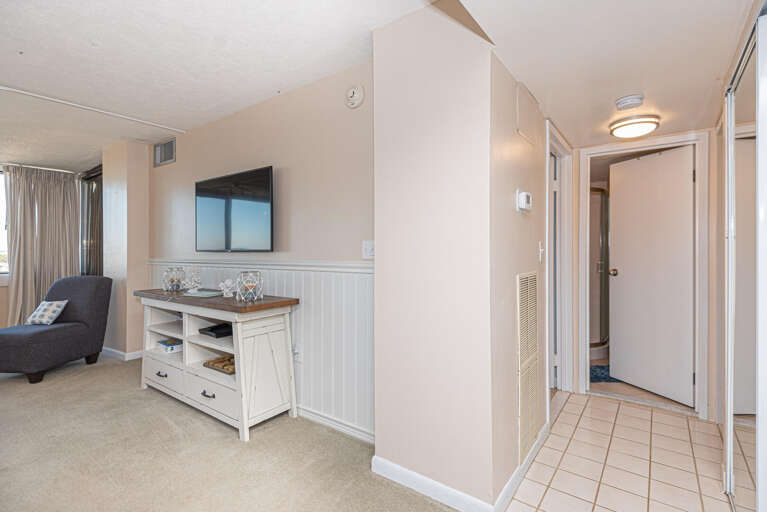 Antigua 701- Hallway