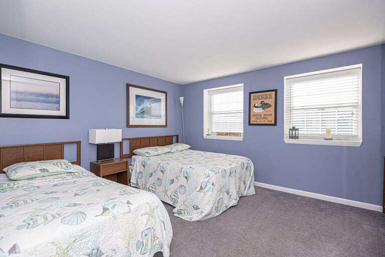 BEDROOM WITH DOUBLE AND TWIN BED