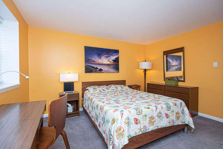 Bedroom with Queen Bed