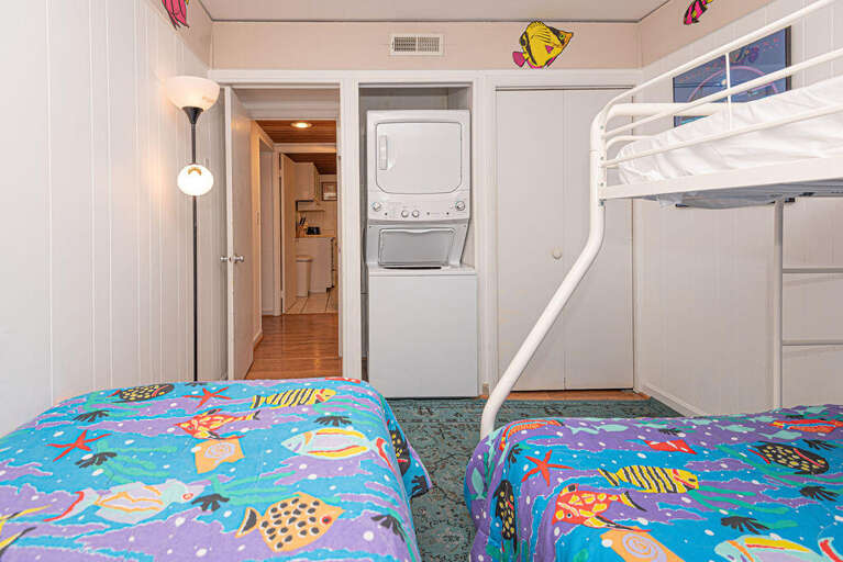 Beachloft 3G - Bedroom 3 - Pyramid Bunk Bed with Double Bed