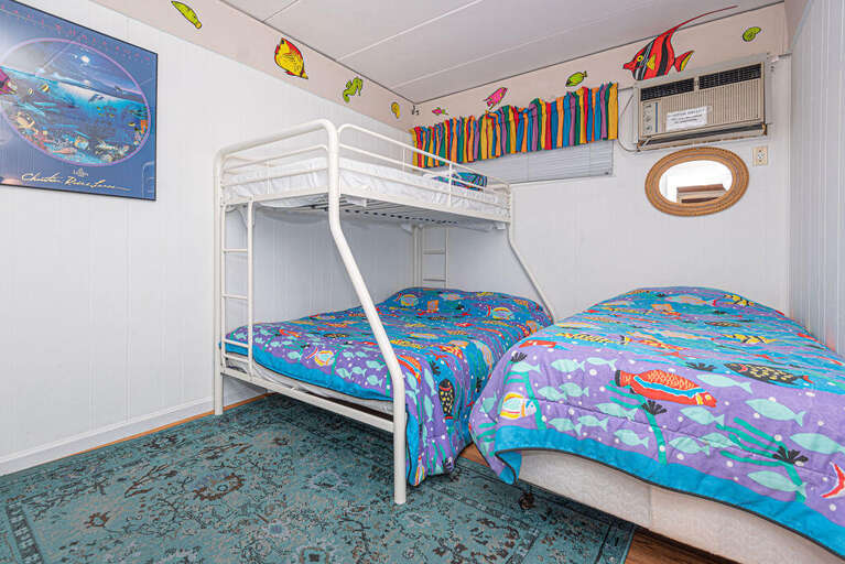 Beachloft 3G - Bedroom 3 - Pyramid Bunk Bed with Double Bed