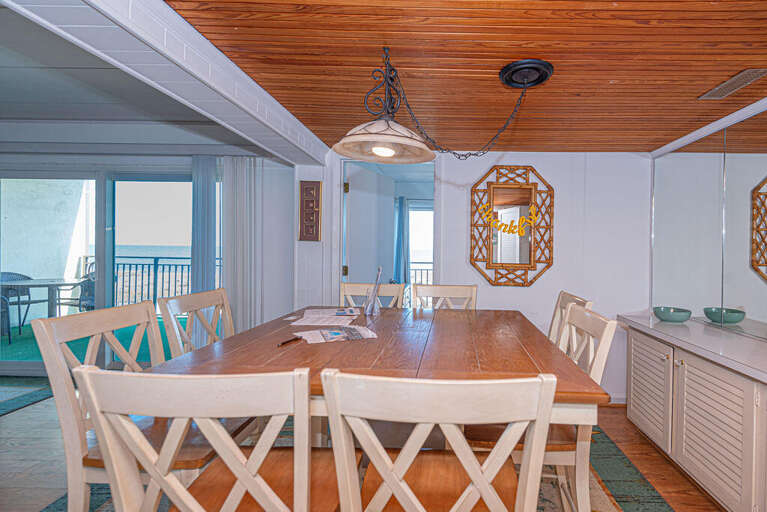 Beachloft 3G-Dining Room