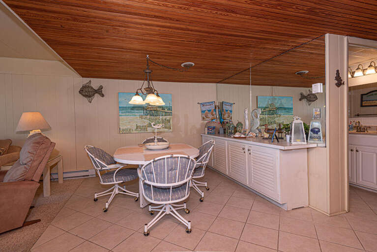 Beachloft 3B-Dining Area