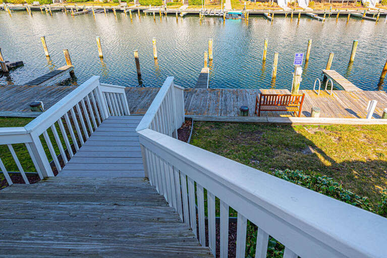STAIRS-TO-DOCK