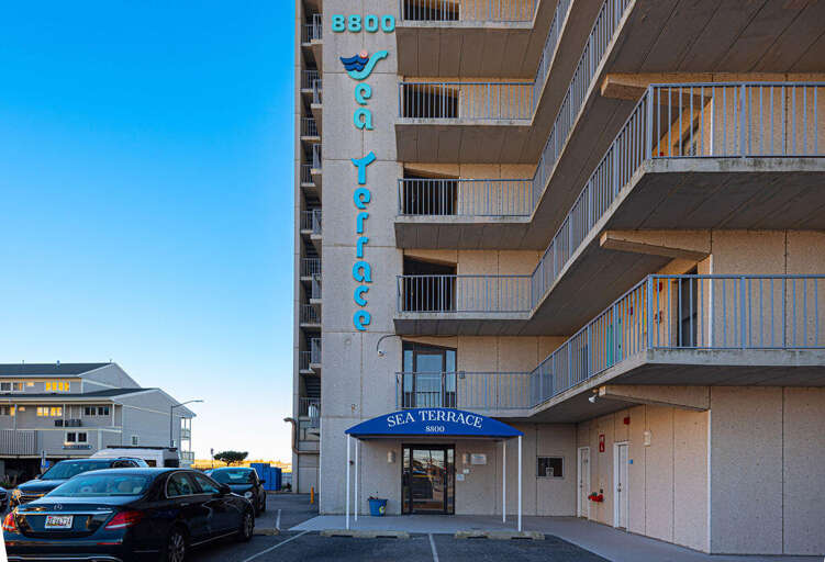 Sea Terrace 906- Building Entry