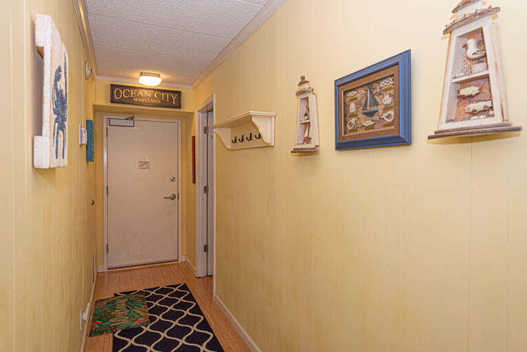 Sea Terrace 906- Entryway