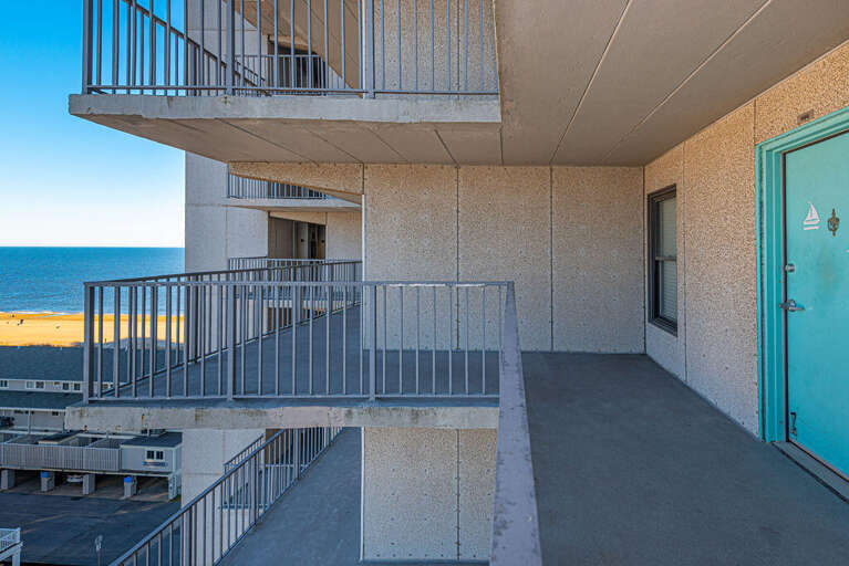 Sea Terrace 906- Front Walkway