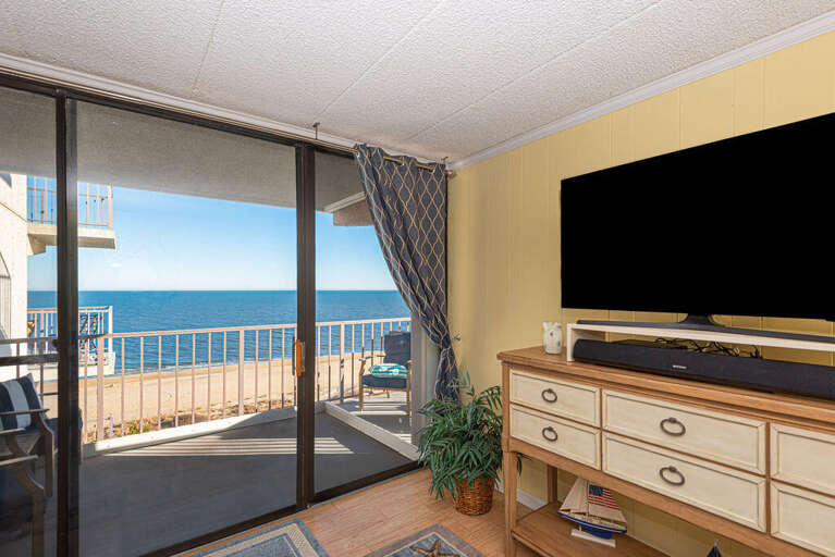 Sea Terrace 906- Living Room