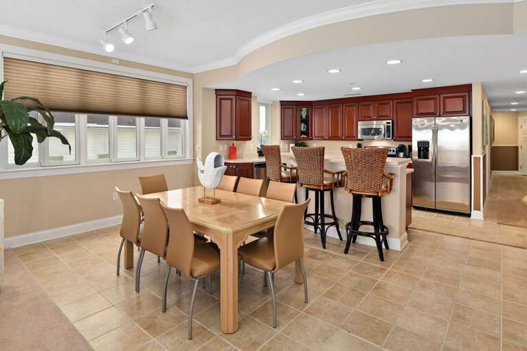 South Beach #404 Dining-Area