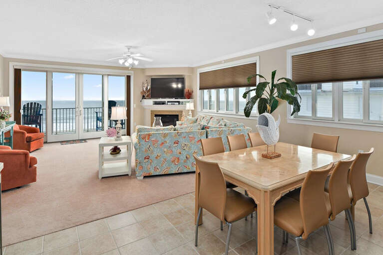 South Beach 404 Living Area/Dining Area