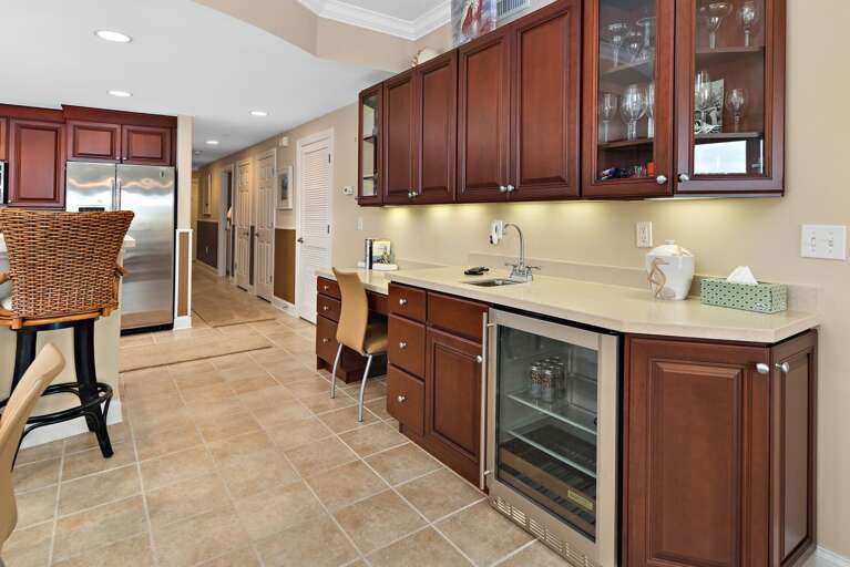 South Beach #404 Wet-Bar