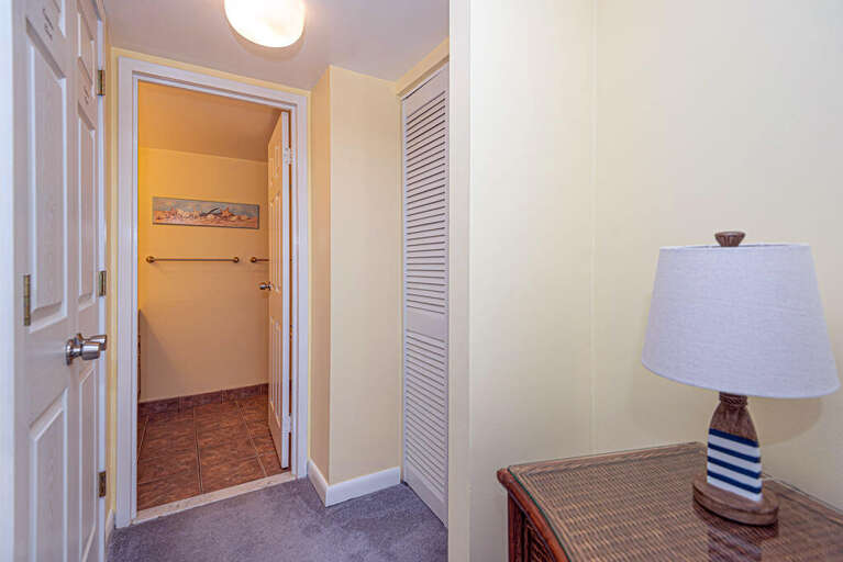 UPSTAIRS-BEDROOM-BATH-ENTRY