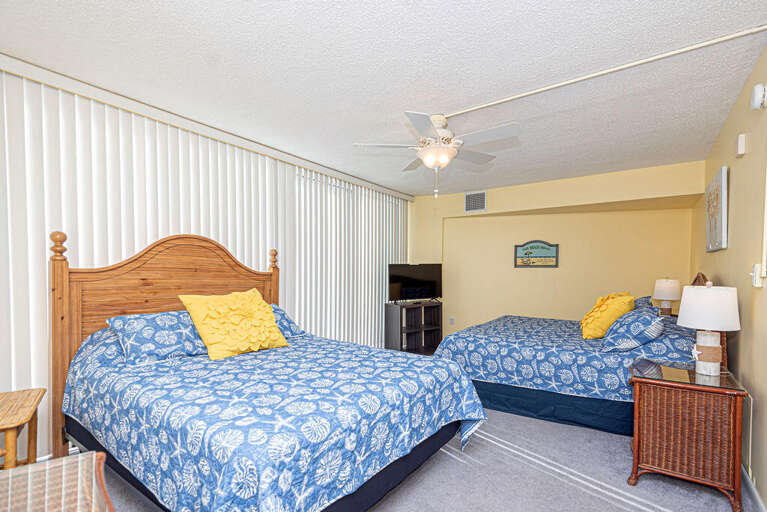 UPSTAIRS-BEDROOM-KING-AND-QUEEN