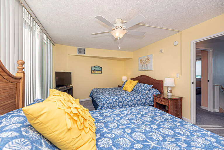 UPSTAIRS-BEDROOM-KING-AND-QUEEN