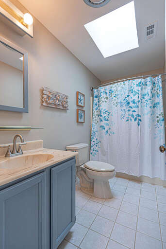 Arctic Ave House - Third Bathroom