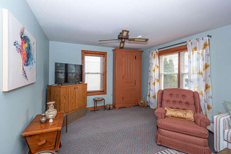 Arctic Ave House- Den