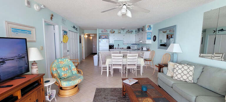 Carousel 1606 Dining Area