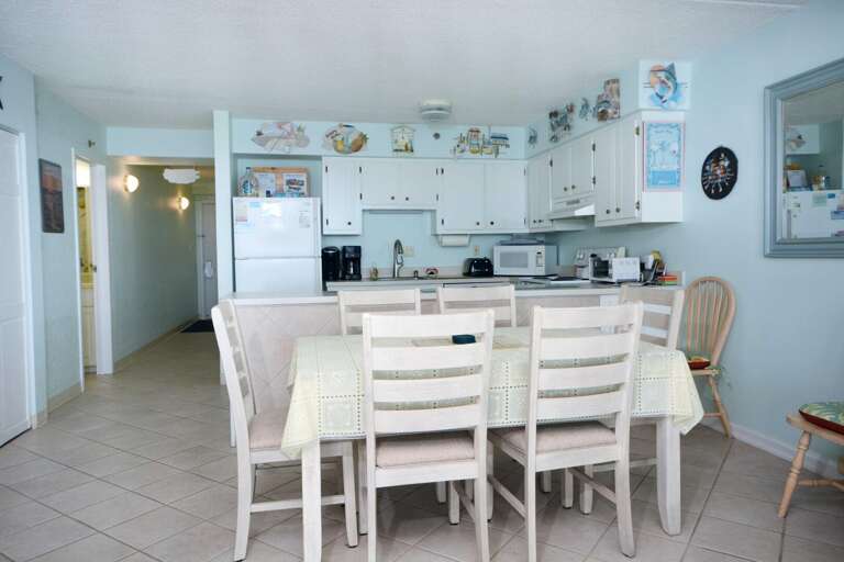 Carousel 1606 Dining Area