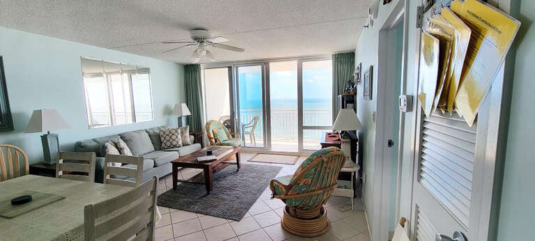 Carousel 1606 Living Area