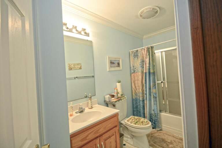 FULL-BATHROOM-OFF-OF-BEDROOM