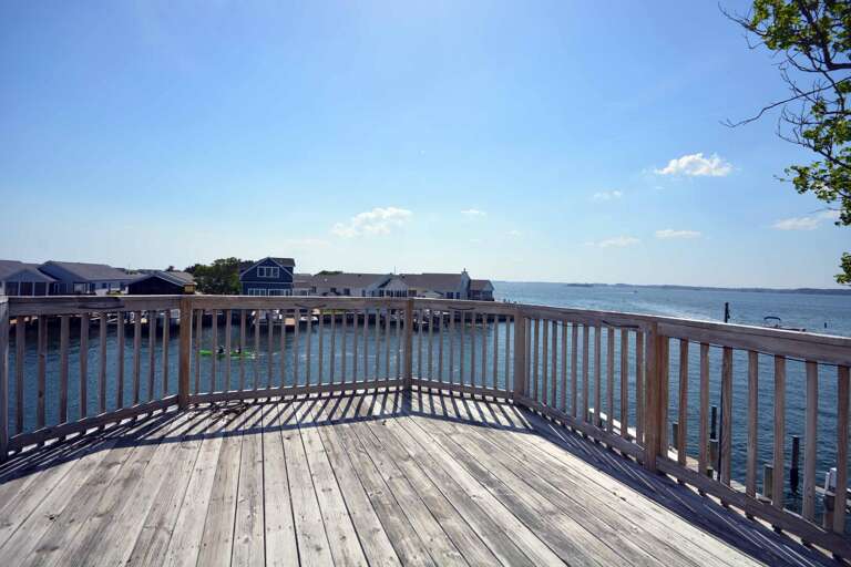 MASTER-BEDROOM-SUNDECK