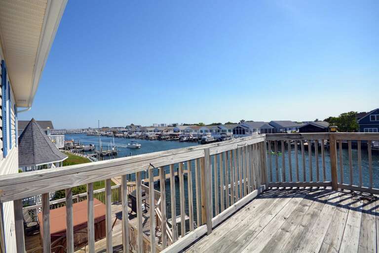UPSTAIR-SUNDECK-OFF-OF-MASTER-BEDROOM