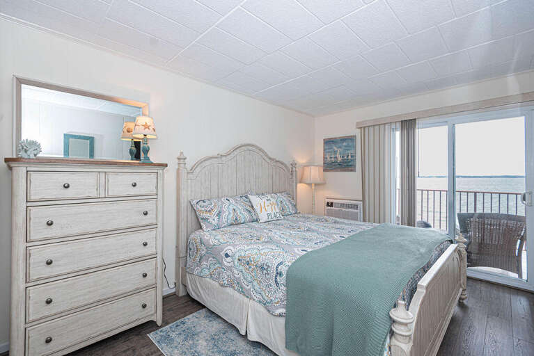 Bayfront-Bedroom-King-bed