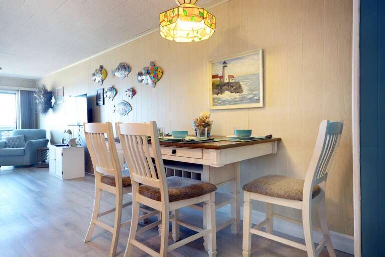 BREAKWATER 1 UNIT- 201-DINING-AREA