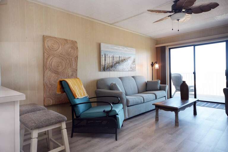 BREAKWATER 1 UNIT 201-LIVING-AREA