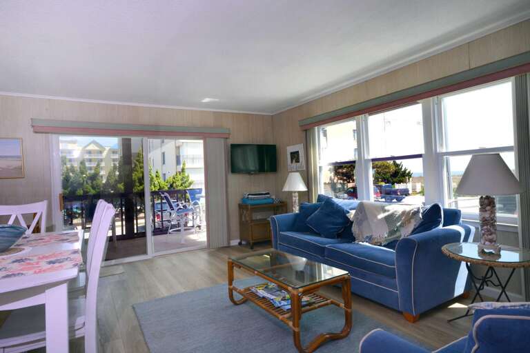 JAI ALAI-1-LIVING-AREA