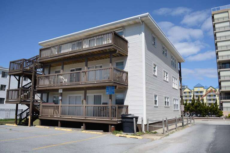 JAI-ALAI-SIDE-VIEW JAI-ALAI-SIDE-VIEW