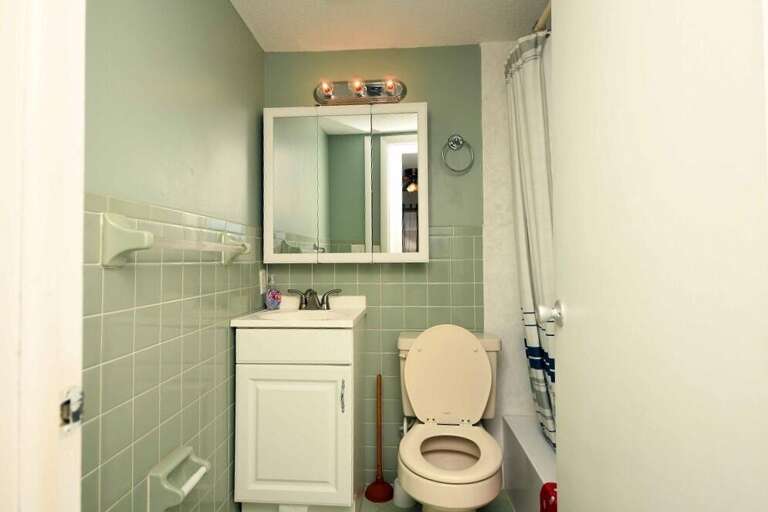 MASTER-BATHROOM