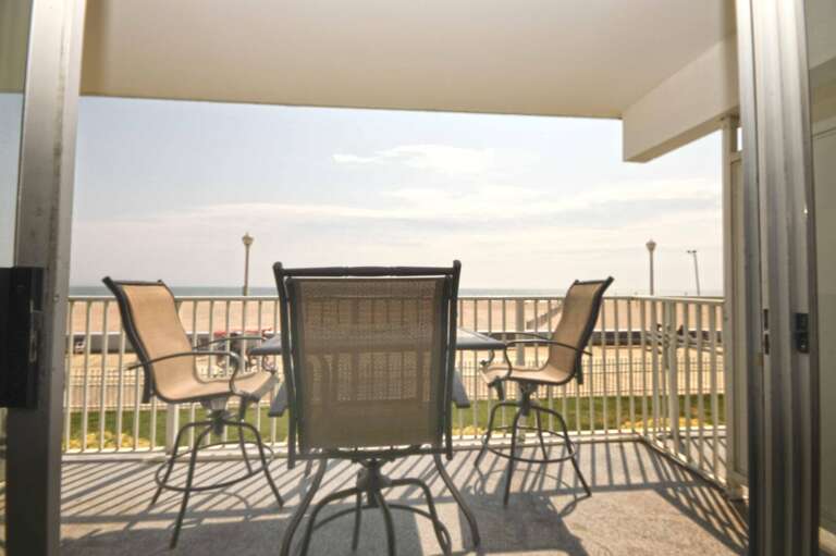 El Capitan #105 Balcony-Ocean Front Downtown