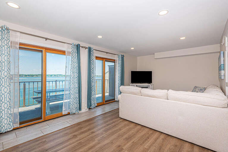 CRAB COVE ON THE BAY 404 - LIVING-AREA