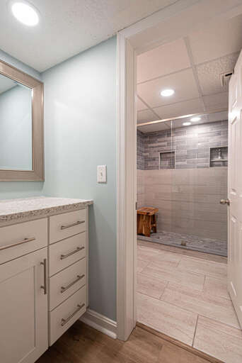 DOWNSTAIRS-FULL-BATHROOM