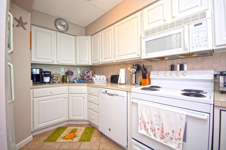 Atlantis 607- Kitchen