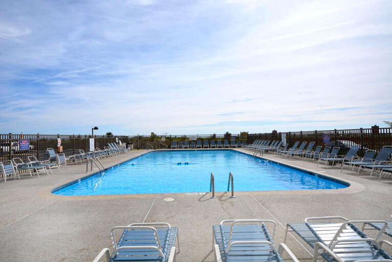 OUTDOOR-OCEANFRONT-POOL