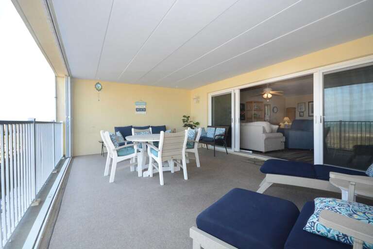 VERY-LARGE-OCANFRONT-BALCONY