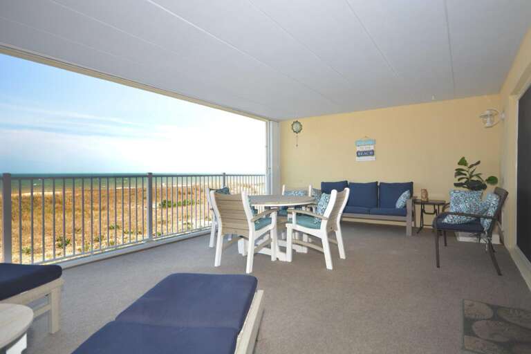 VERY-LARGE-OCANFRONT-BALCONY