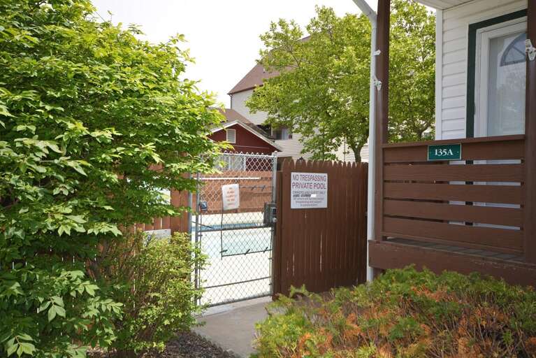 OUTDOOR-POOL-ENTRANCE