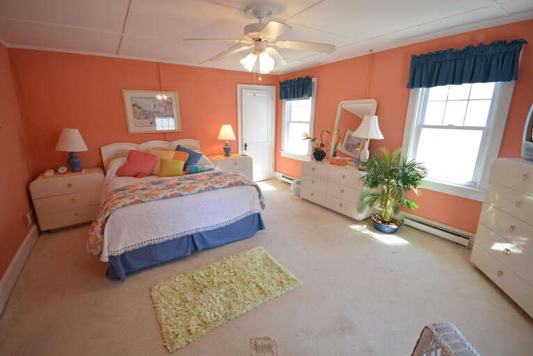 2nd Floor Queen Bedroom