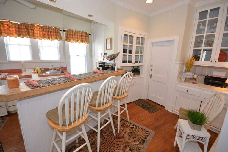 KITCHEN KITCHEN