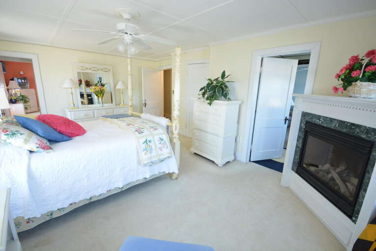 Master Bedroom Queen